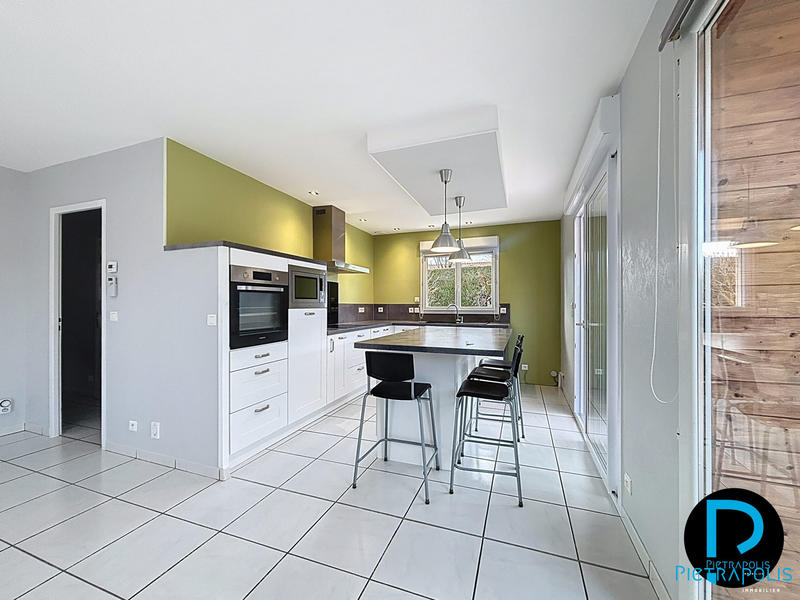 Maison - 94 m² - 5 pièces