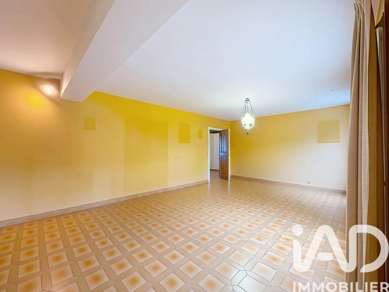 Maison - 225 m² - 6 pièces