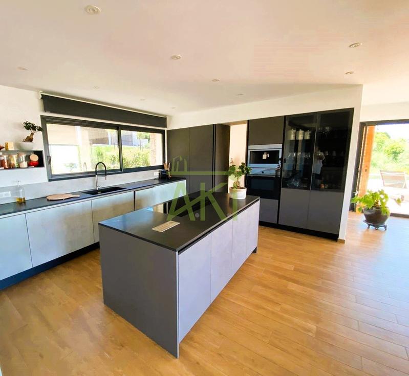 Maison contemporaine - 289 m² - 7 pièces