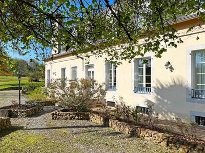 Propriété - 683 m² - 18 pièces