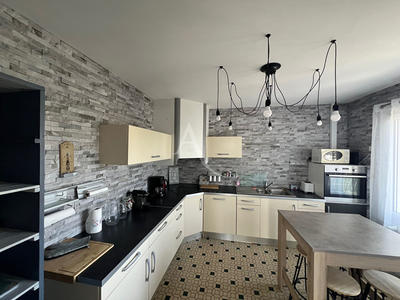 Maison - 168 m² - 9 pièces