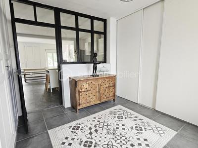 Maison traditionnelle - 250 m² - 8 pièces