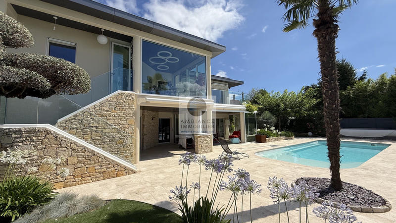 Maison - 257 m² - 7 pièces