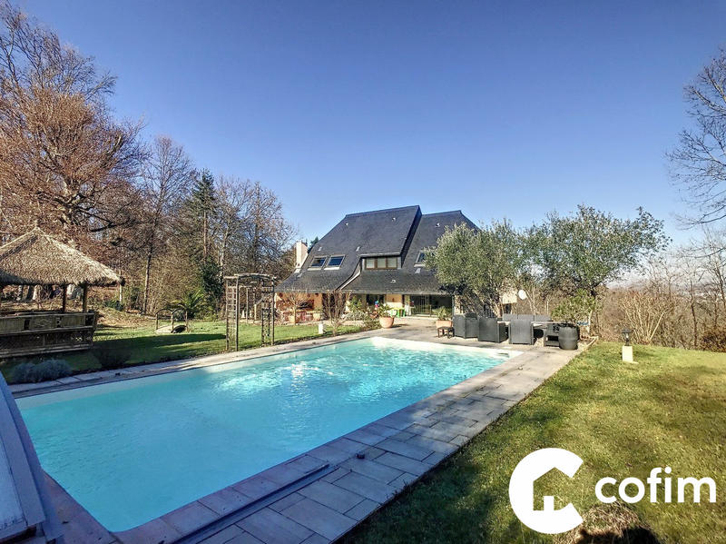 Maison - 218 m² - 9 pièces