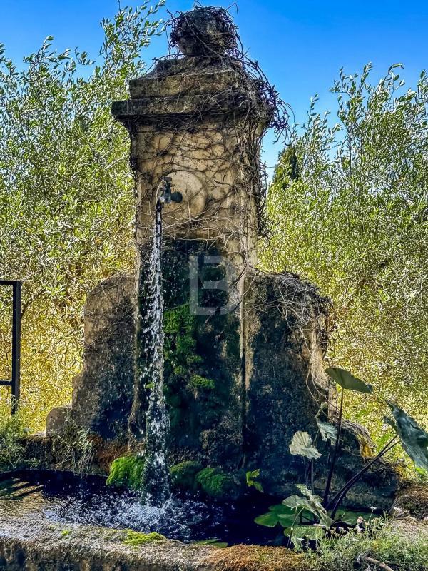 Villa - 368 m² - 10 pièces