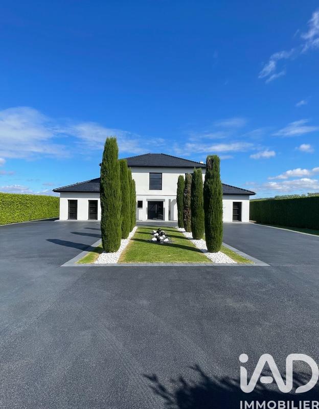 Maison - 285 m² - 9 pièces