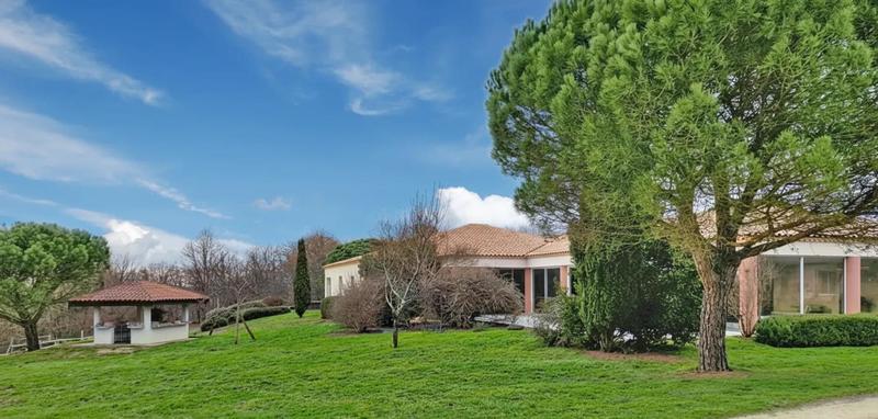 Maison - 377 m² - 7 pièces