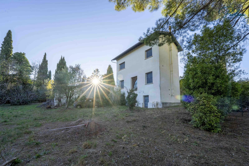 Maison traditionnelle - 215 m² - 8 pièces