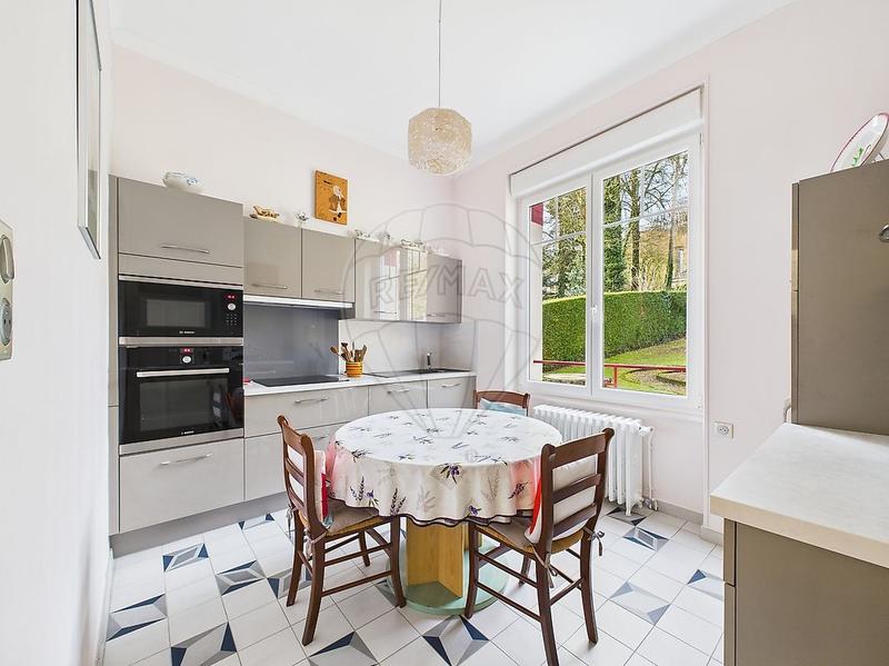 Maison - 210 m² - 10 pièces