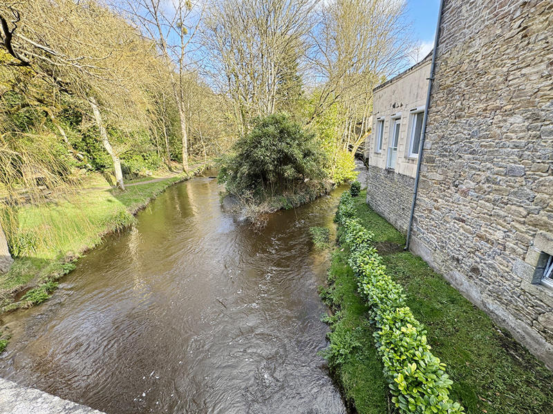 Maison - 245 m² - 9 pièces