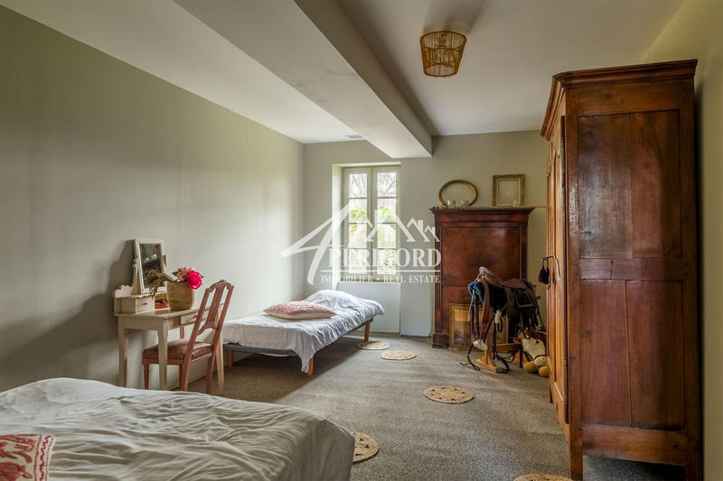 Maison - 435 m² - 11 pièces