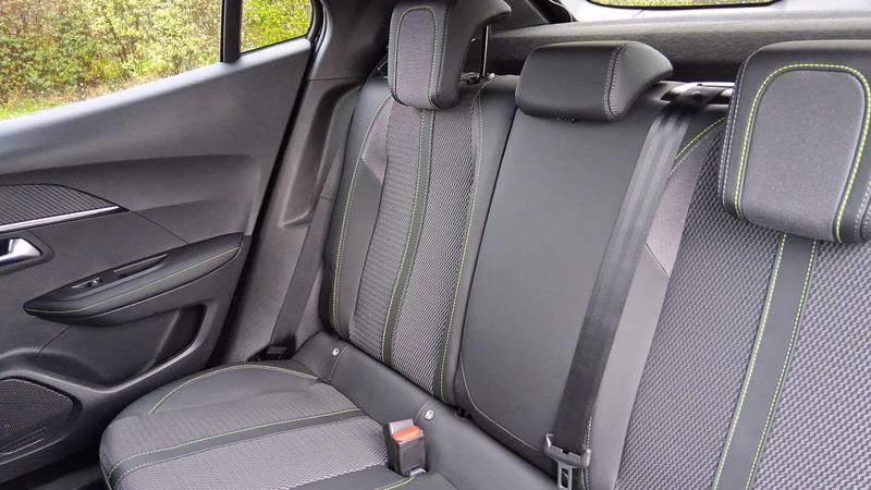 Peugeot 2008 1.2 Hybrid e-Dsc6 136 Gt