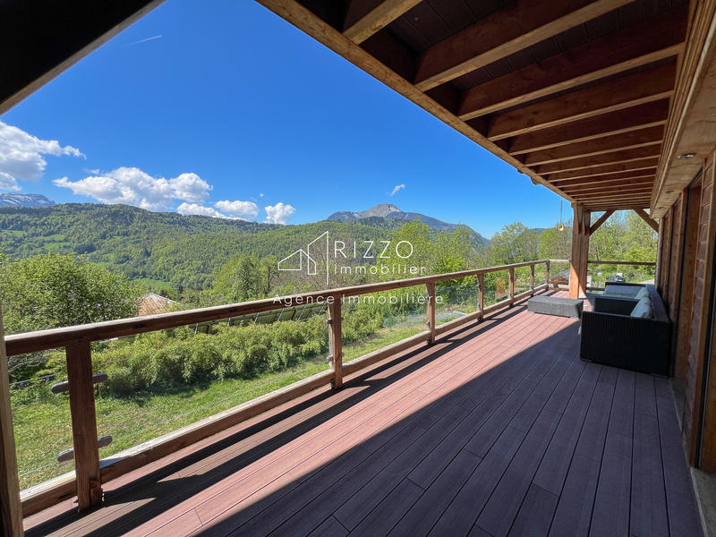 Maison - 210 m² - 8 pièces