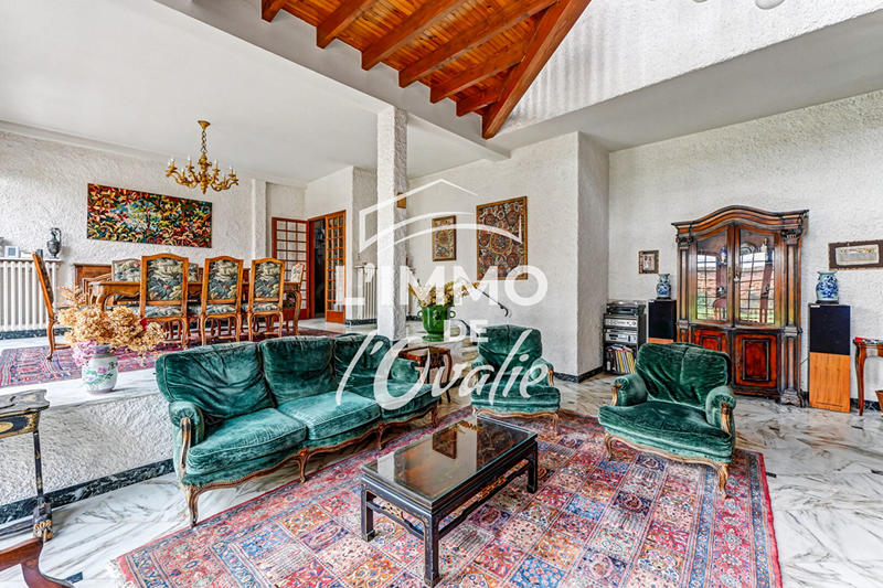 Maison - 257 m² - 9 pièces