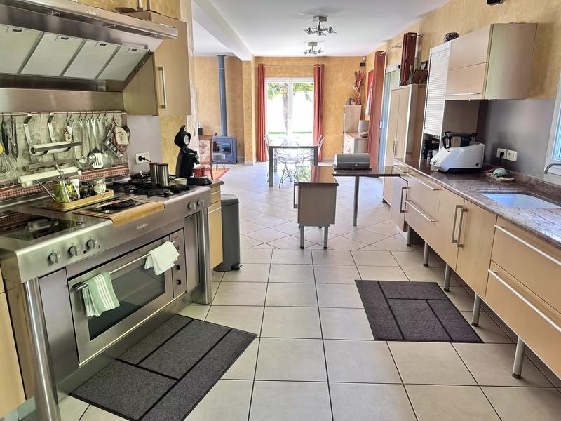 Maison - 200 m² - 6 pièces