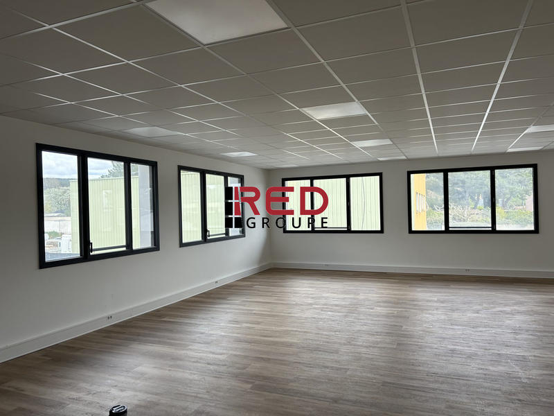 Bureau - 109 m² - 1 pièce