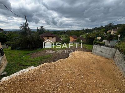 Maison - 93 m² - 4 pièces