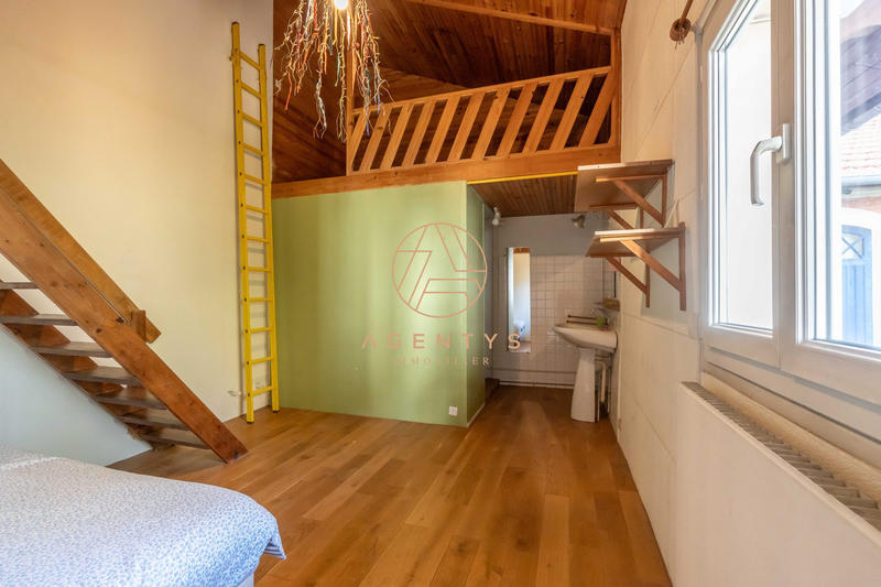 Maison - 265 m² - 7 pièces