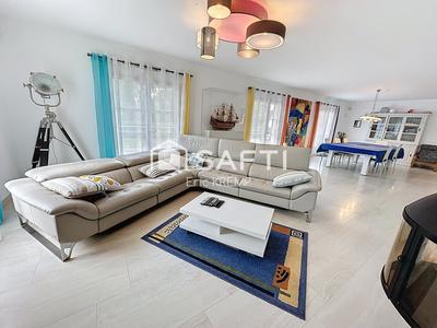 Maison - 230 m² - 7 pièces