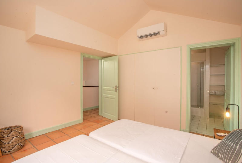 Villa - 270 m² - 6 pièces