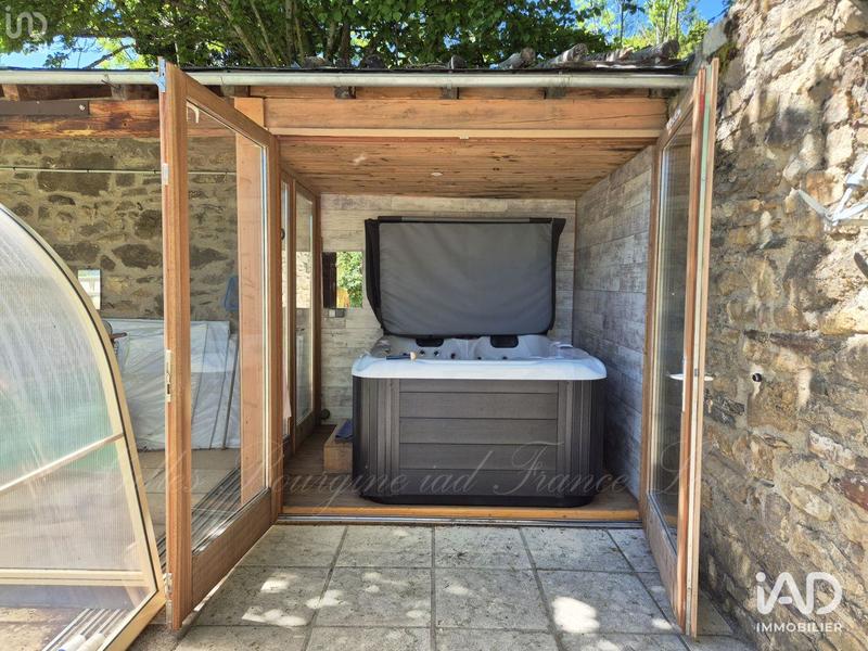 Maison - 415 m² - 16 pièces