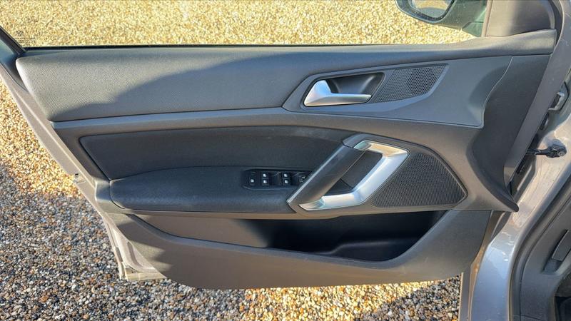 Peugeot 308 II 1.2 PureTech 130 Allure Business