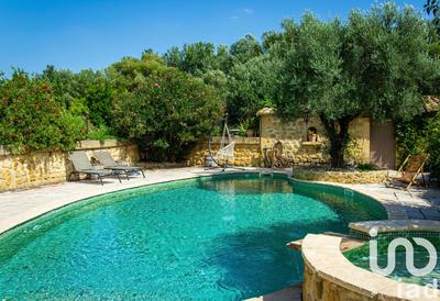 Maison - 680 m² - 18 pièces