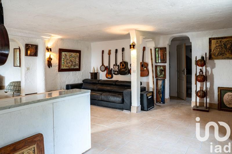 Maison - 250 m² - 9 pièces