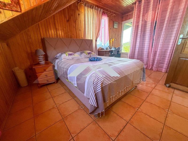 Maison - 208 m² - 9 pièces