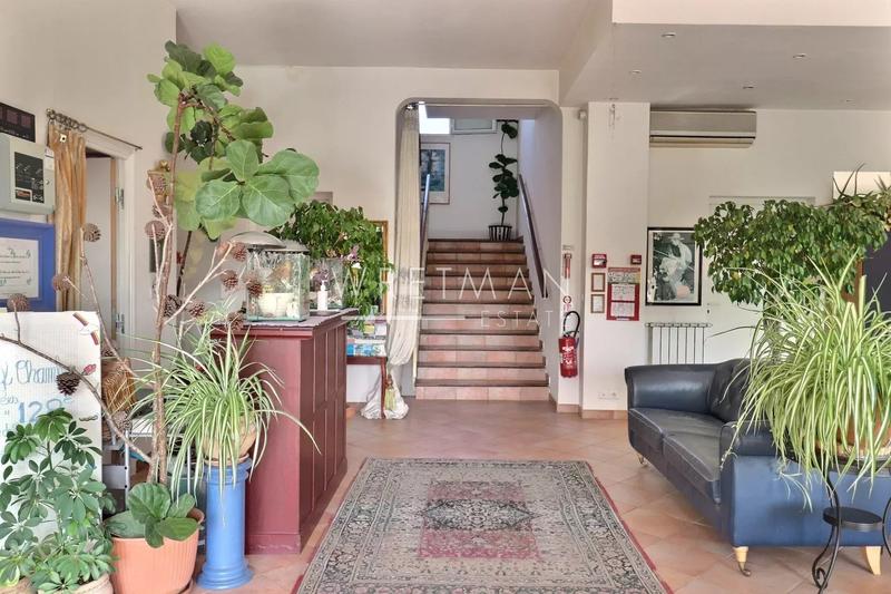 Propriété - 560 m² - 15 pièces