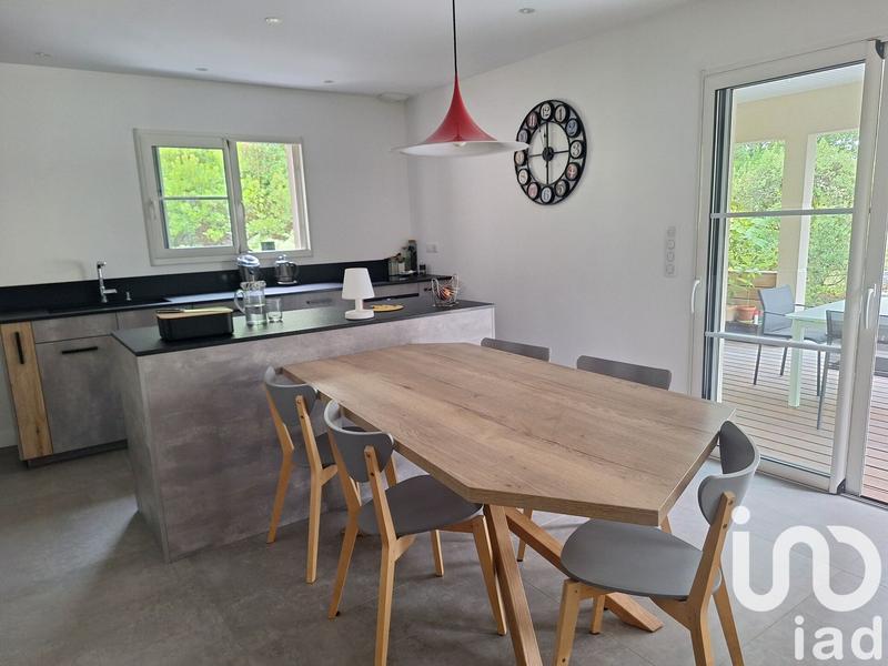 Maison - 250 m² - 8 pièces