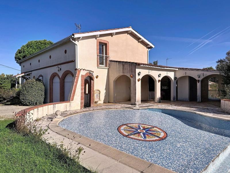 Maison - 207 m² - 7 pièces