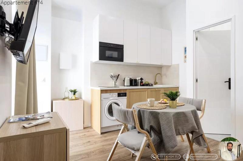 Studio - 100 m² - 9 pièces