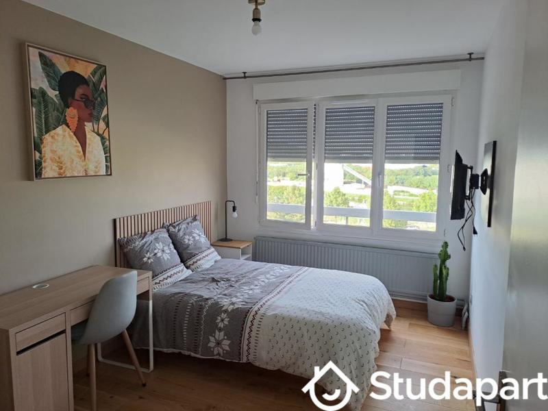 Chambre - 13 m² - 1 pièce