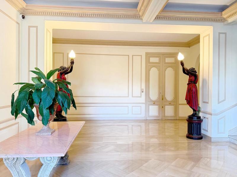 Appartement bourgeois - 174 m² - 6 pièces