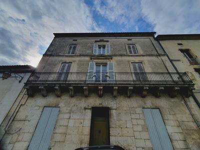 Maison - 185 m² - 9 pièces