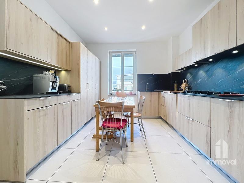 Appartement - 151 m² - 6 pièces