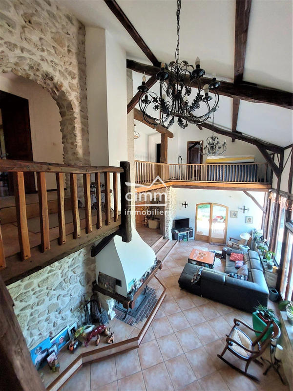 Maison - 215 m² - 7 pièces