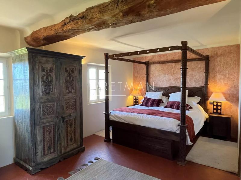 Mas - 251 m² - 8 pièces