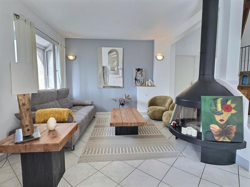 Maison - 240 m² - 6 pièces