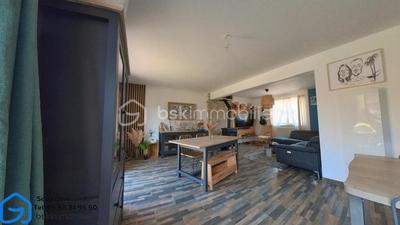 Maison traditionnelle - 96 m² - 6 pièces