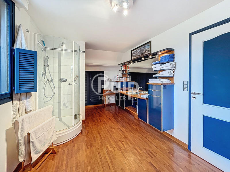 Pavillon - 207 m² - 12 pièces