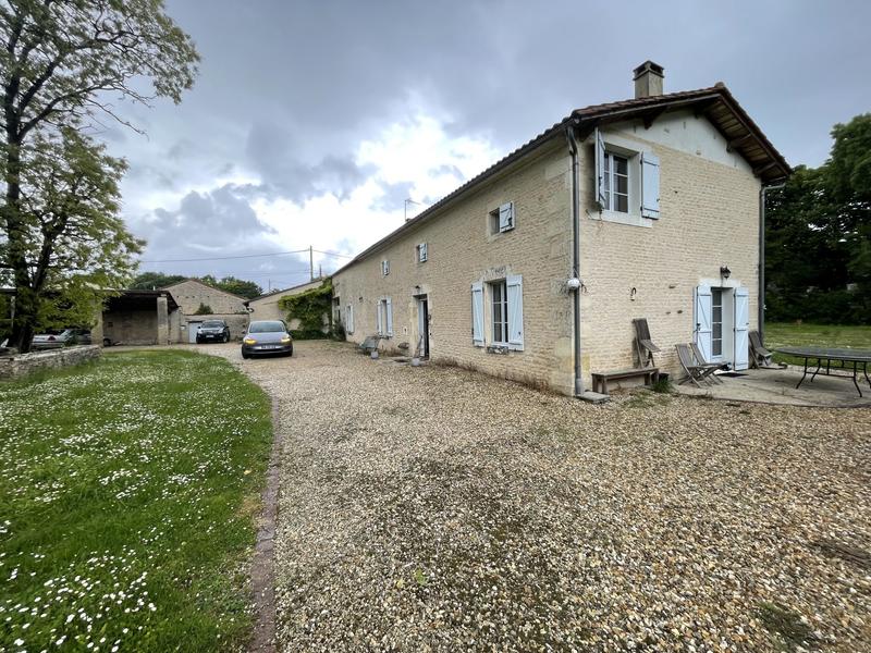 Maison - 392 m² - 8 pièces