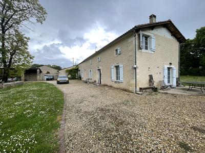 Maison - 392 m² - 8 pièces