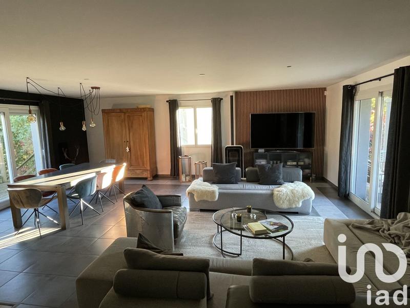 Maison - 200 m² - 7 pièces