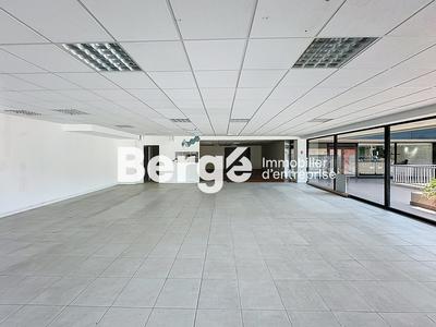 Local commercial - 251 m²