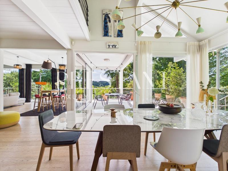 Maison - 337 m² - 8 pièces