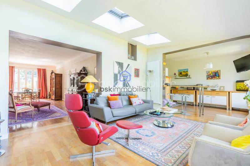 Maison - 297 m² - 10 pièces