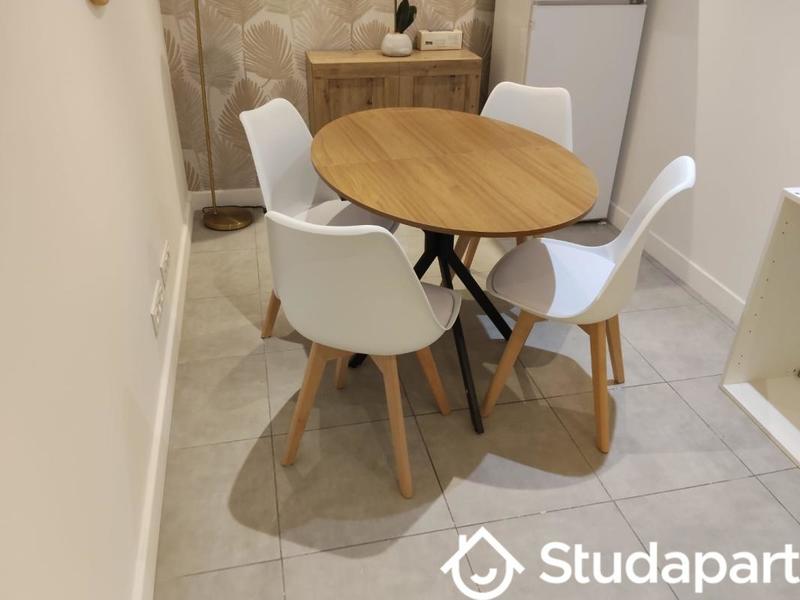 Chambre - 9 m² - 1 pièce