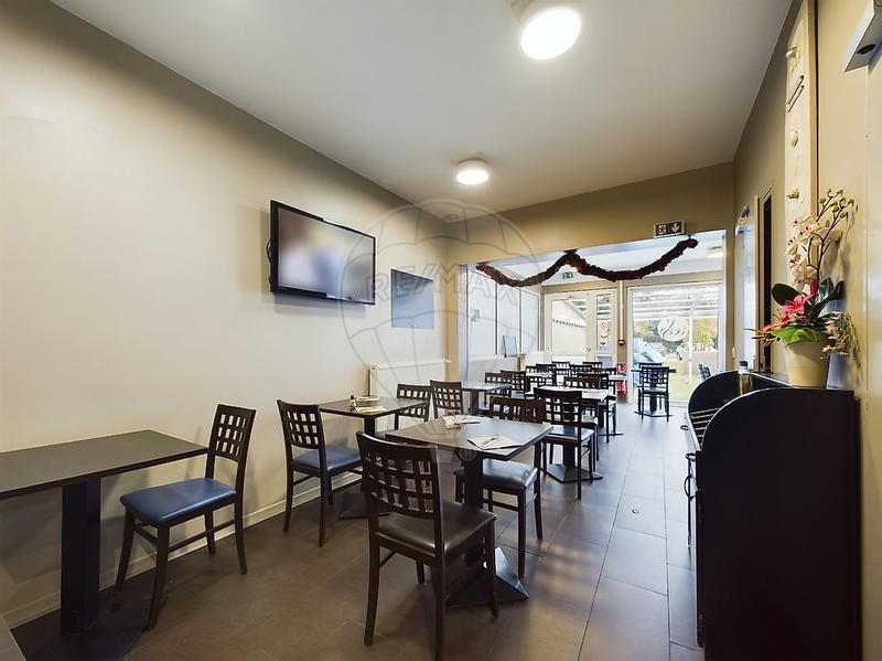 Hôtellerie / Restauration - 76 m² - 5 pièces